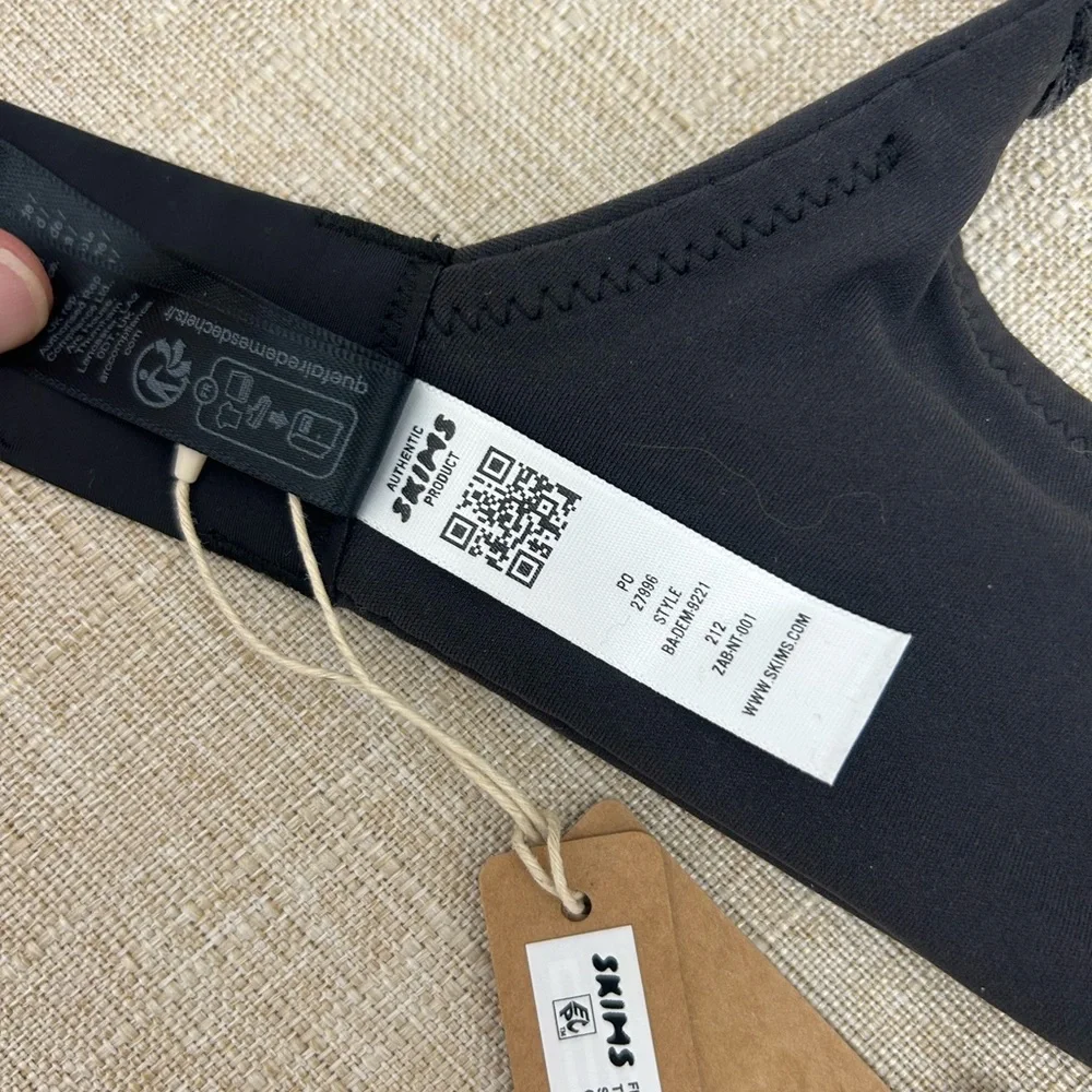 SKIMS Black Bra - Picture 5 of 6